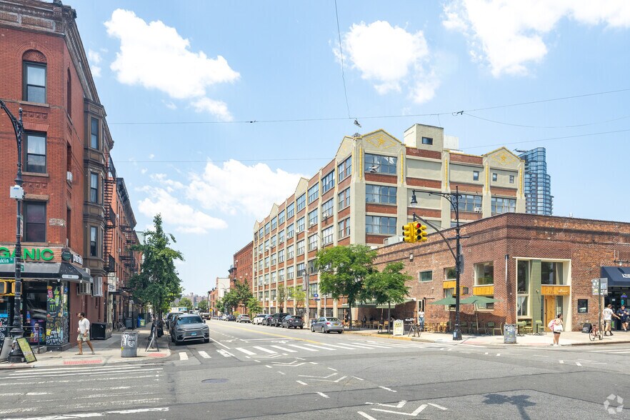 More Photos Of 113 Franklin St, Brooklyn Freestanding For Lease