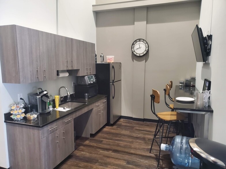 More Photos Of 835 Lincoln Ave, West Chester Light Distribution For Sale