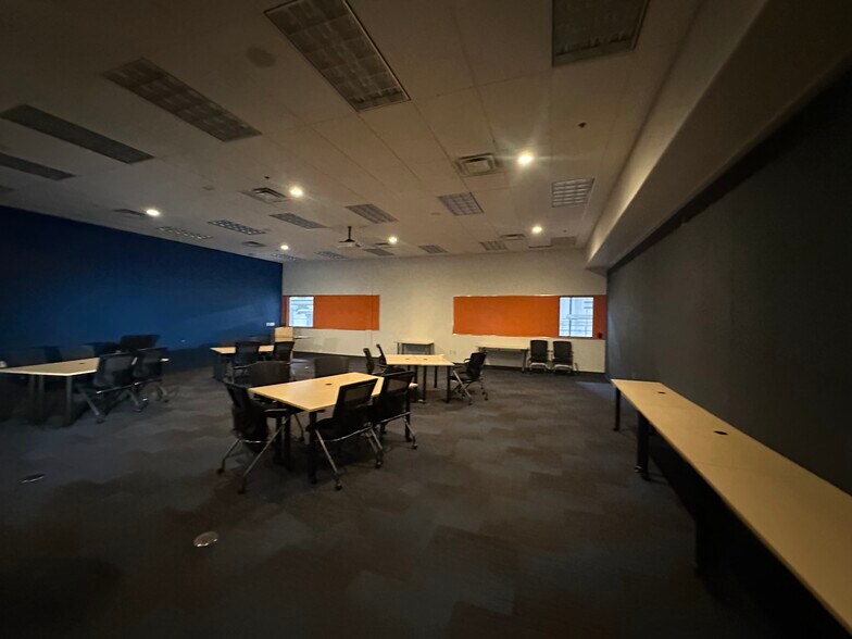 More Photos Of 5475 S Decatur Blvd, Las Vegas Research And Development For Lease
