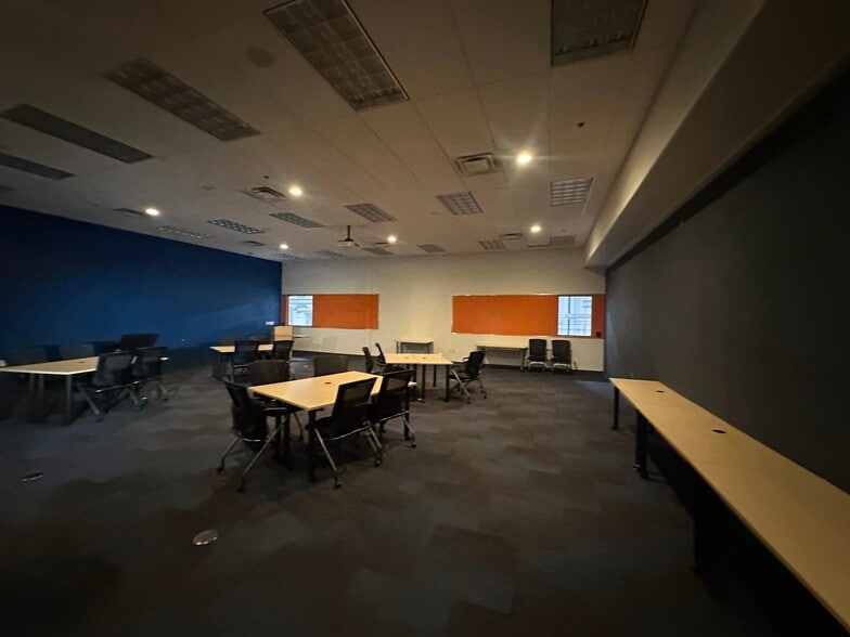 More Photos Of 5475 S Decatur Blvd, Las Vegas Research And Development For Lease