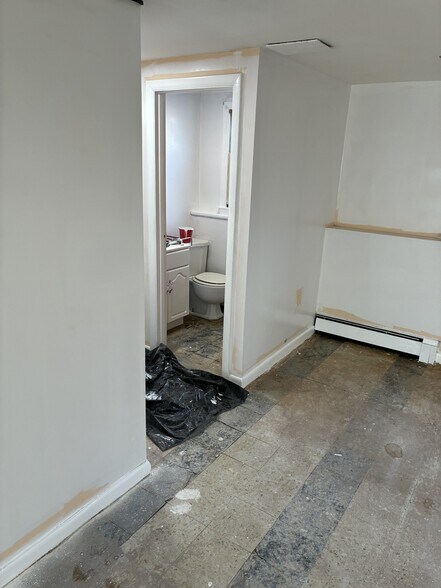 More Photos Of 408 Blooming Grove Tpke, New Windsor Township Office For Lease