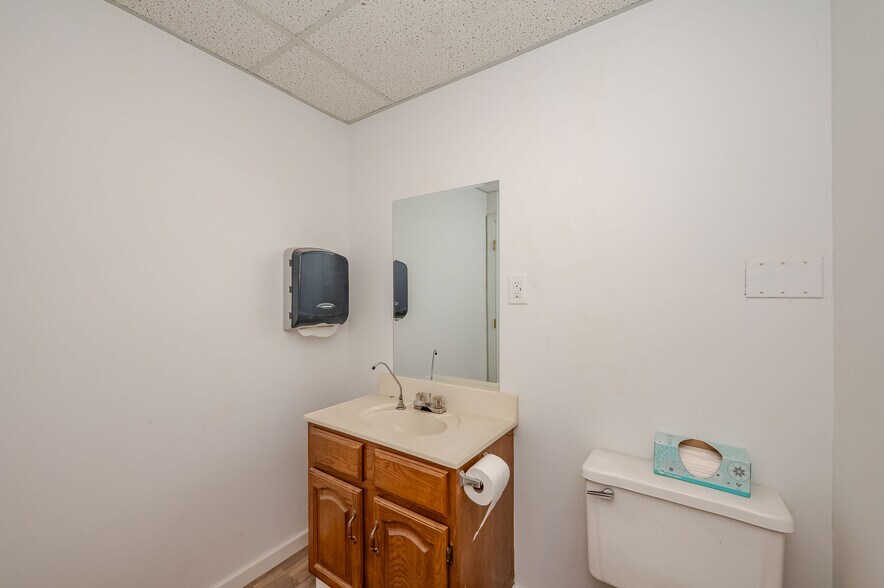 More Photos Of 16 Kingston Rd, Exeter Light Manufacturing For Sale