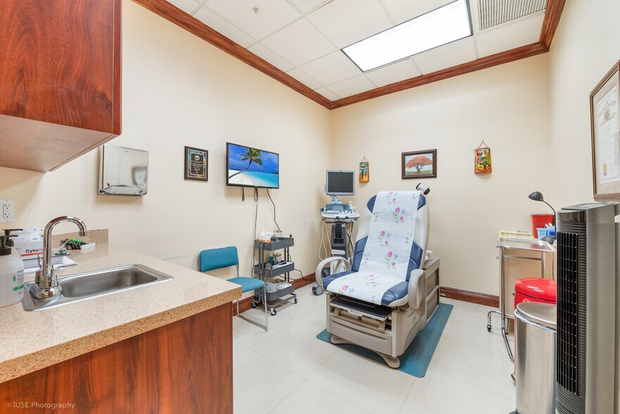 More Photos Of 135 San Lorenzo Ave, Coral Gables Office For Sale