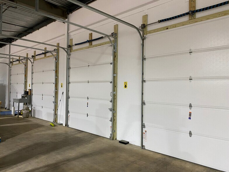 More Photos Of 6901 N Crescent Blvd, Pennsauken Warehouse For Lease