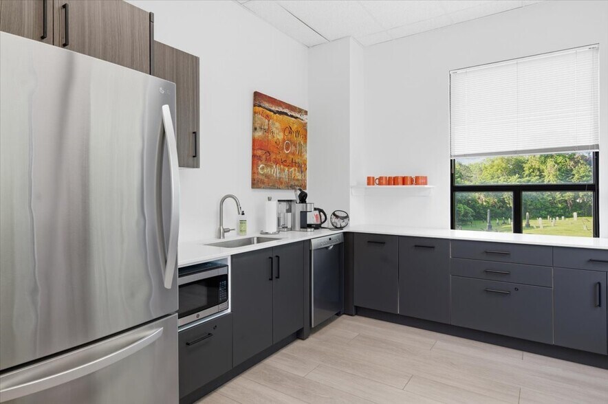 More Photos Of 92 Congress St, Saratoga Springs Medical For Sale
