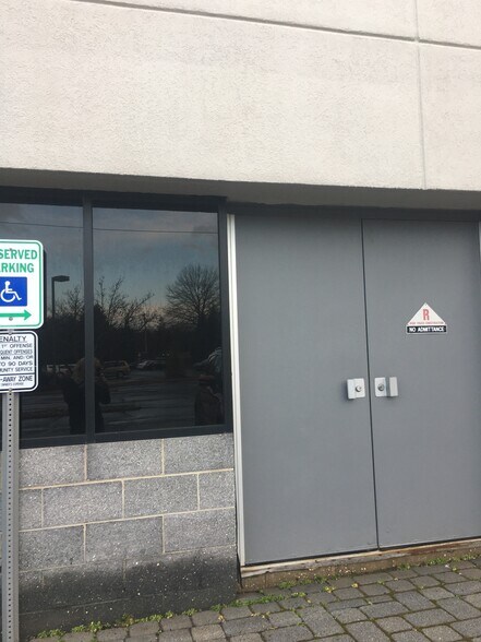 More Photos Of 69 Readington Rd, Branchburg Showroom For Lease