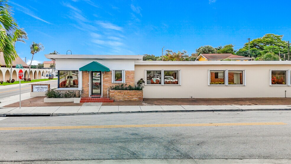 More Photos Of 101 S Federal Hwy, Lake Worth Medical For Sale