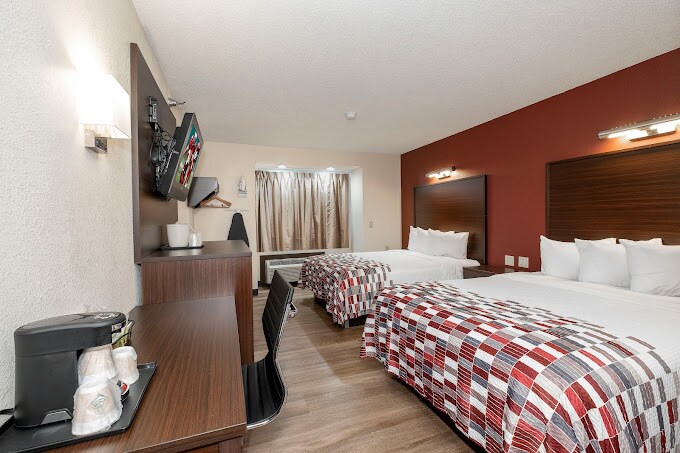 More Photos Of 3125 N Kentwood Ave, Springfield Hotel For Sale