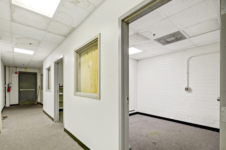 More Photos Of 3036 Gillespie St, Fayetteville Manufacturing For Lease