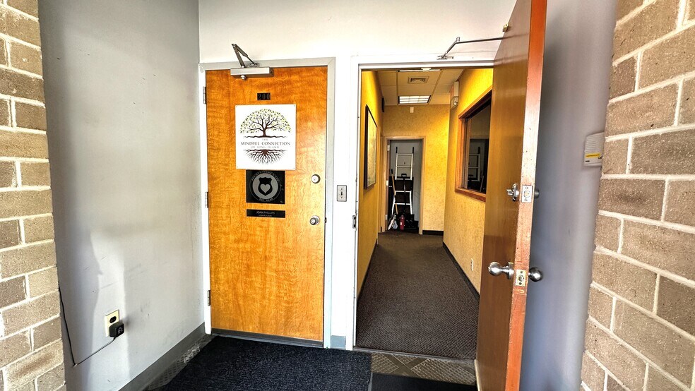 More Photos Of 1991 Smith St, Merrick Medical For Sale