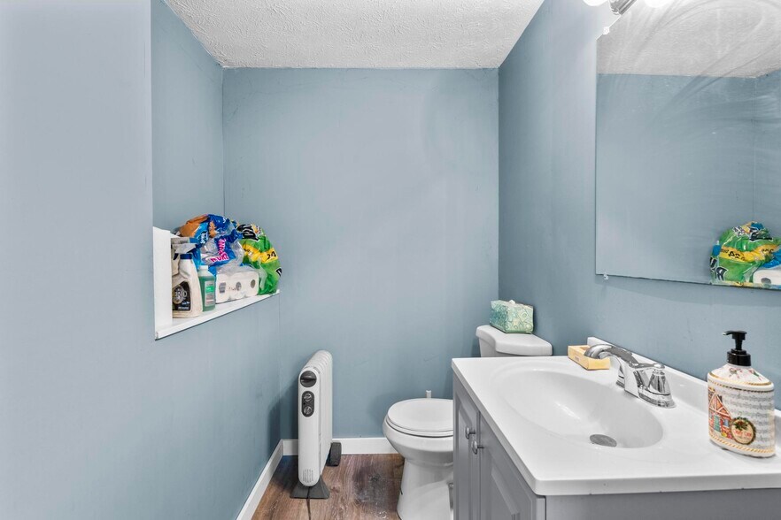 More Photos Of 62 Newton Ave, Plainville Auto Repair For Lease