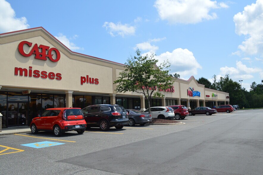 More Photos Of 705 E Dixon Blvd, Shelby Unknown For Lease