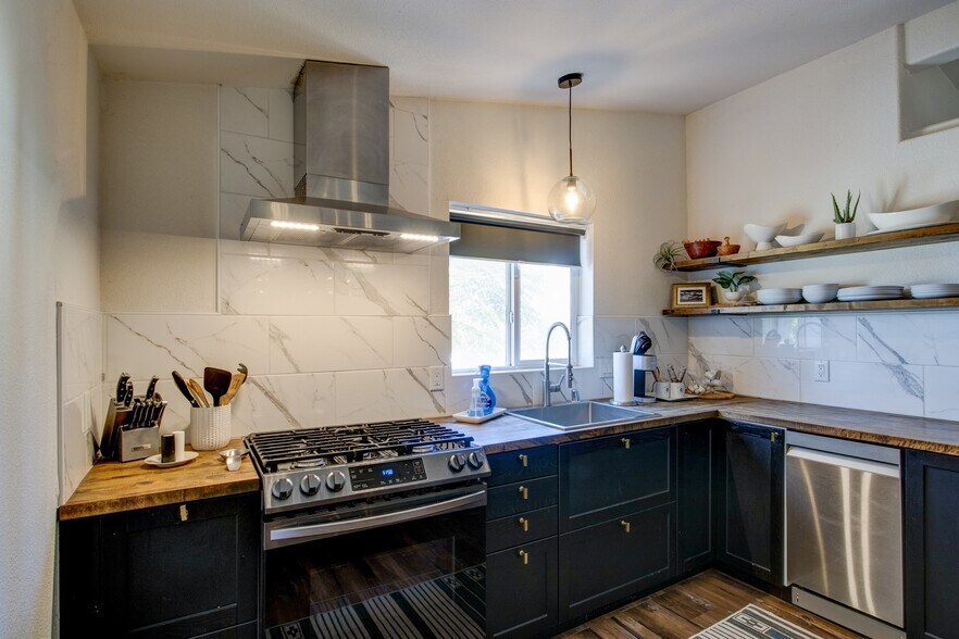 More Photos Of 13383 Sierra Way, Kernville Hotel For Sale