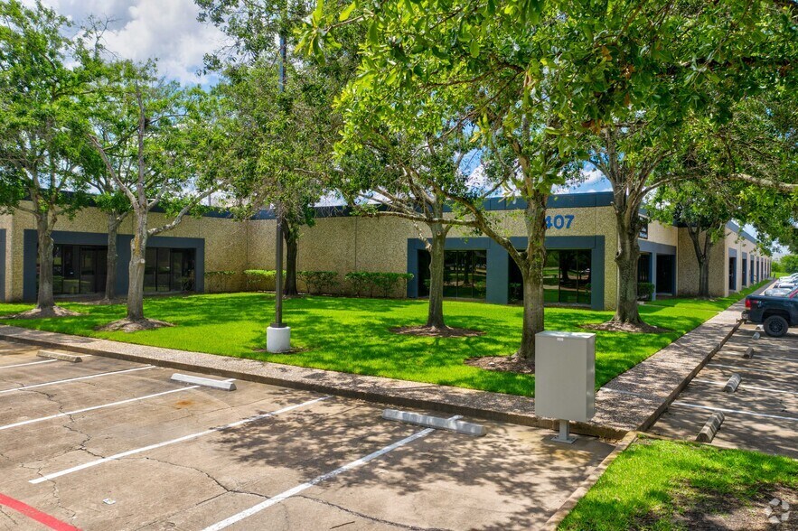 More Photos Of 19407 Park Row, Houston Warehouse For Lease