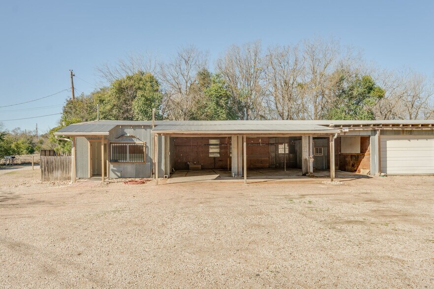 More Photos Of 7310 Sherwood Rd, Austin Flex For Lease