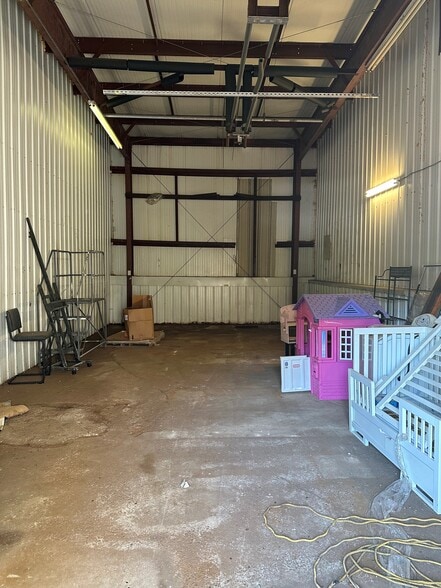 More Photos Of 5095 W Fayetteville Rd, Atlanta Flex For Sale