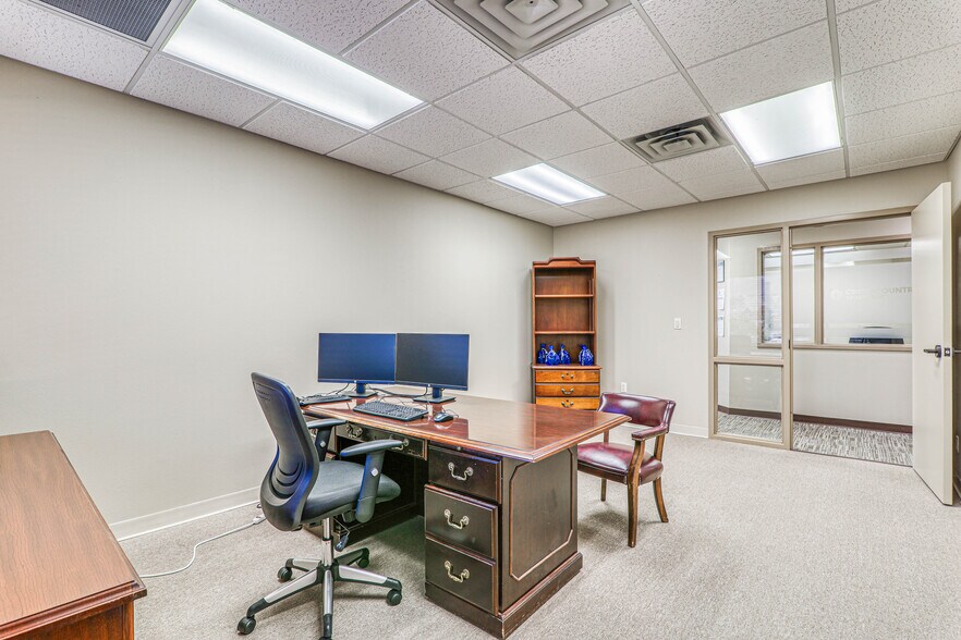 More Photos Of Sundland Park & Mesa Hills Dr., El Paso Office For Lease