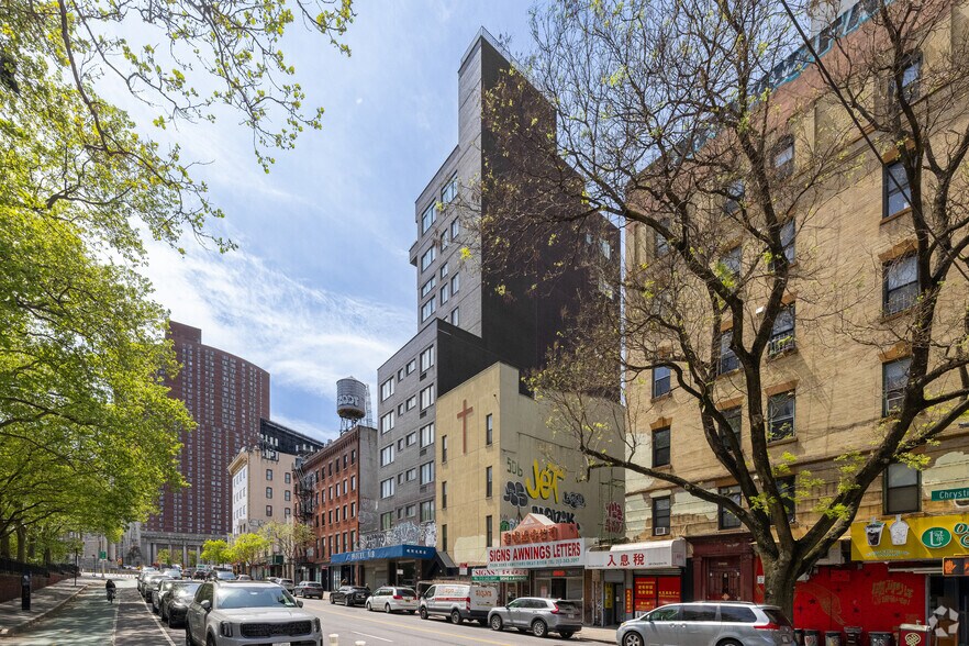 More Photos Of 61 Chrystie St, New York Shelter For Sale