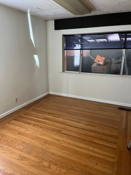 More Photos Of 612 E Lewelling Blvd, Hayward Office For Sale