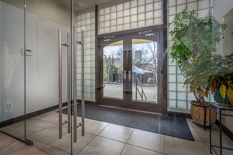 More Photos Of 1901-1923 Windsor Pl, Fort Worth Warehouse For Sale