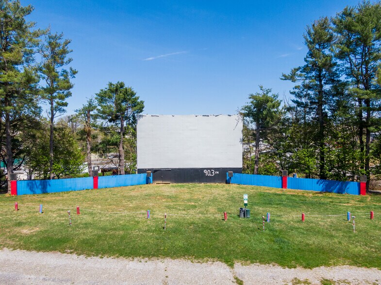 More Photos Of 275 Starlight Dr, Christiansburg Theater Concert Hall For Sale