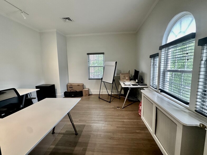 More Photos Of 95 E Putnam Ave, Greenwich Office For Sale