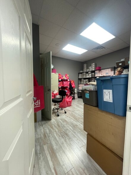 More Photos Of 2231 NW Broad St, Murfreesboro Showroom For Lease