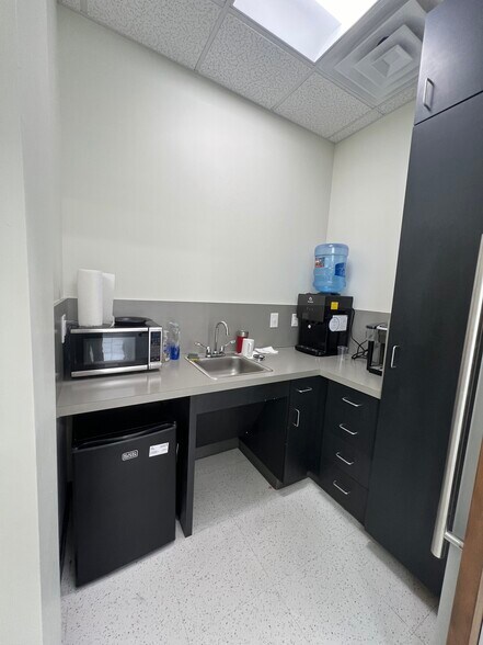 More Photos Of 1314 E Sonterra Blvd, San Antonio Medical For Sale