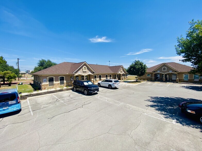 More Photos Of 1619 E Common St, New Braunfels Office For Sale