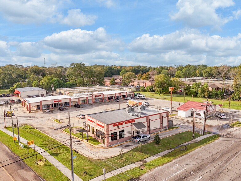 More Photos Of 10097 Florida Blvd, Baton Rouge General Retail For Lease