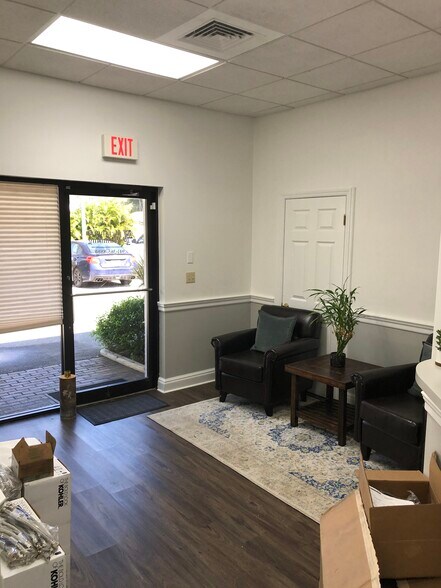 More Photos Of 2900-2904 Hyde Park St, Sarasota Warehouse For Lease