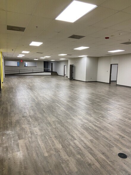 More Photos Of 2704 Highmarket St, Georgetown Freestanding For Sale