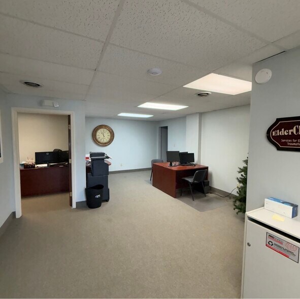 More Photos Of 1 Oxford Xing, New Hartford Medical For Lease