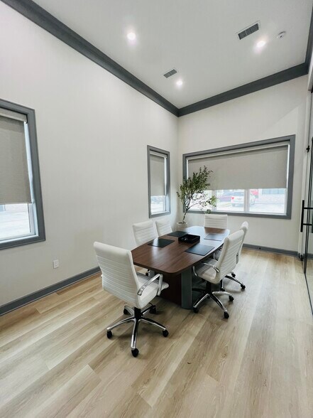 More Photos Of 1325 Main St, Katy Medical For Lease