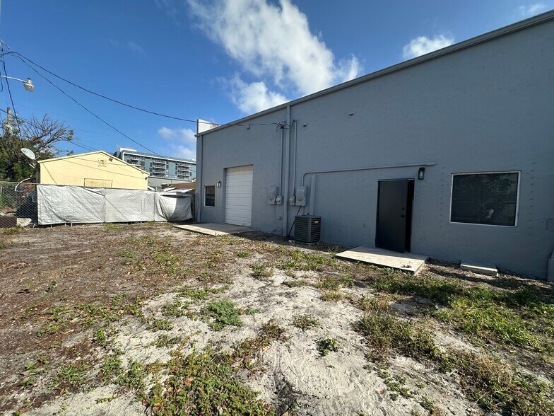 More Photos Of 2117 Taylor St, Hollywood Flex For Lease