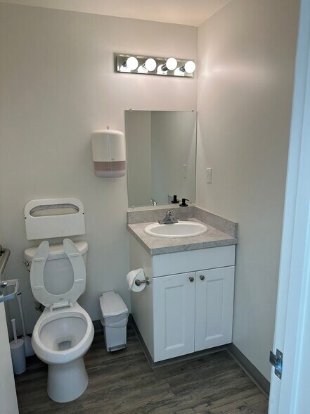 More Photos Of 1501 Superior Ave, Newport Beach Medical For Lease