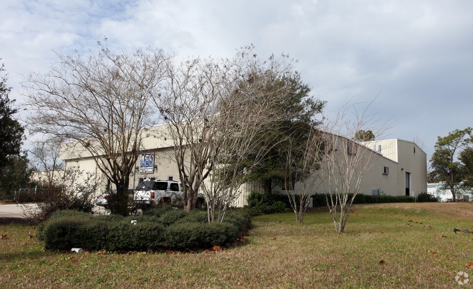 More Photos Of 11328 Business Park Blvd, Jacksonville Warehouse For Sale