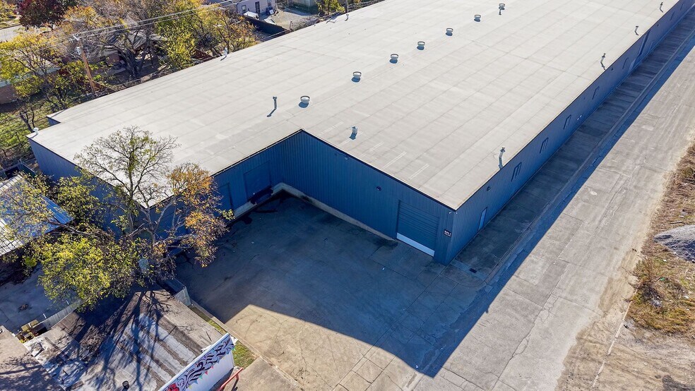 More Photos Of 3535 Alice St, Fort Worth Warehouse For Sale