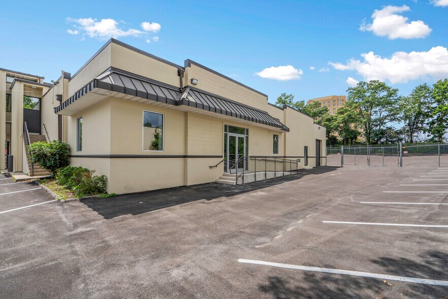 More Photos Of 2355 Lewis Ave, Rockville Light Distribution For Lease