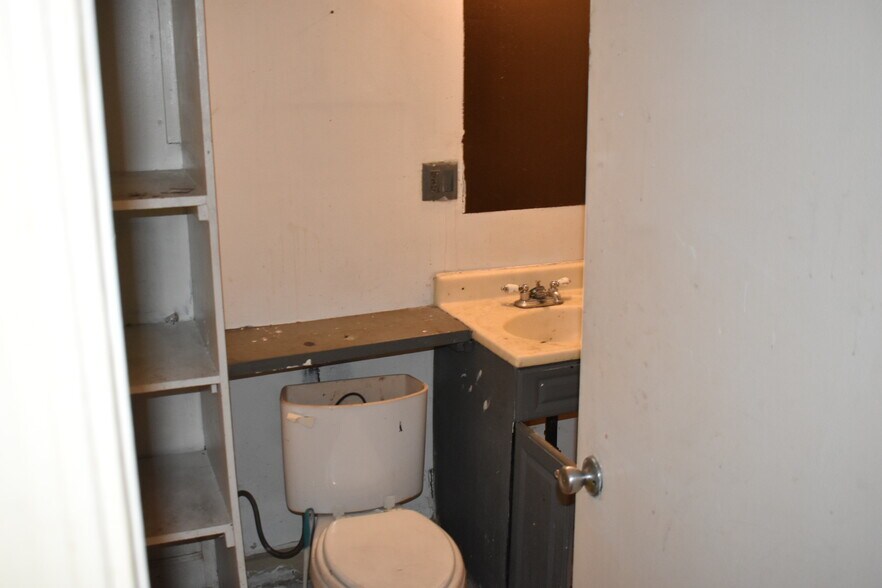 More Photos Of 5007-5009 W Adams Blvd, Los Angeles Storefront Retail Residential For Sale