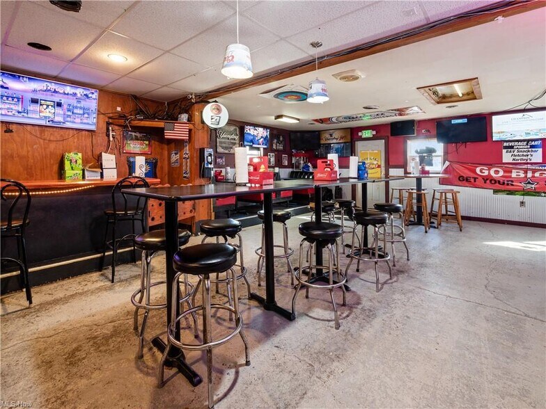More Photos Of 612 S State St, Crooksville Bar For Sale