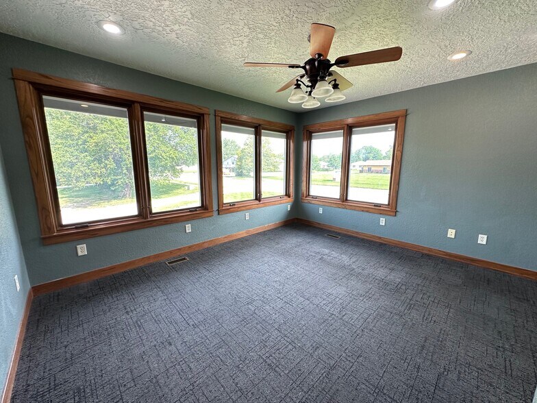 More Photos Of 820 W Summit St, Winterset Medical For Sale