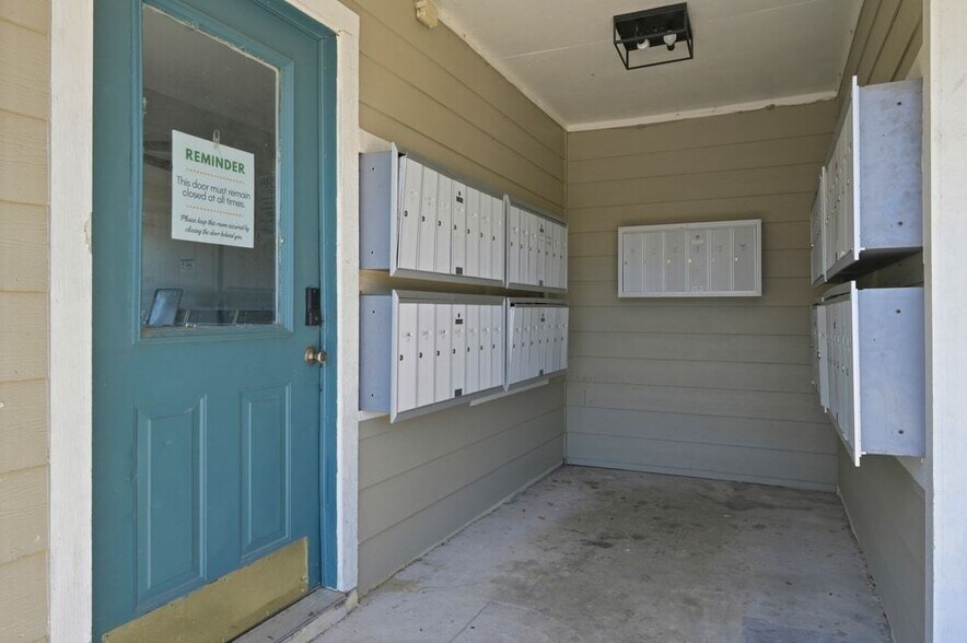 More Photos Of 829 Park Plz, Austin Apartments For Sale