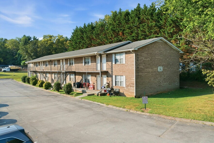 More Photos Of 706 E Inskip Dr, Knoxville Apartments For Sale