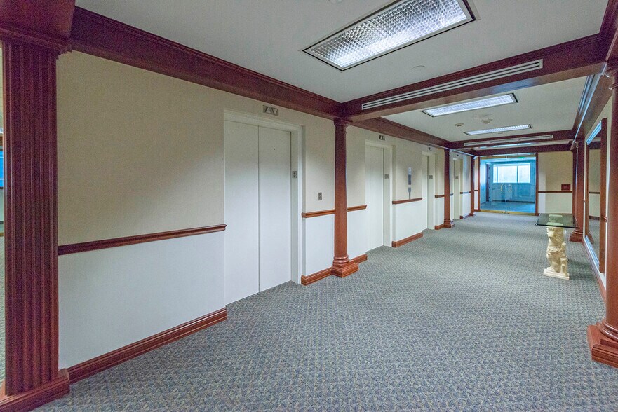 More Photos Of 601 Cleveland St, Clearwater Office For Lease