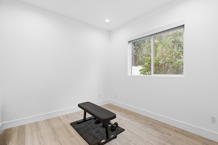 More Photos Of 13822 Oxnard St, Van Nuys Apartments For Sale