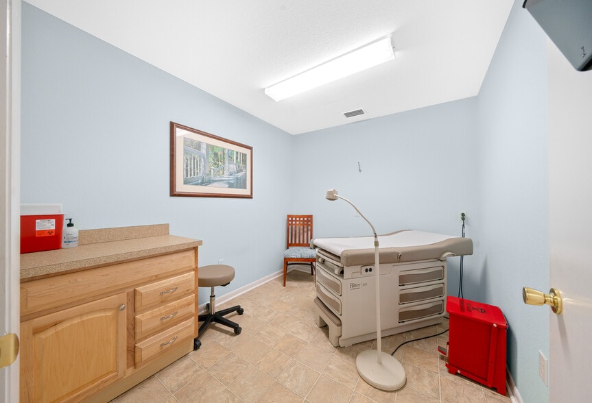 More Photos Of 1415 NW 23rd Ave, Chiefland Medical For Sale
