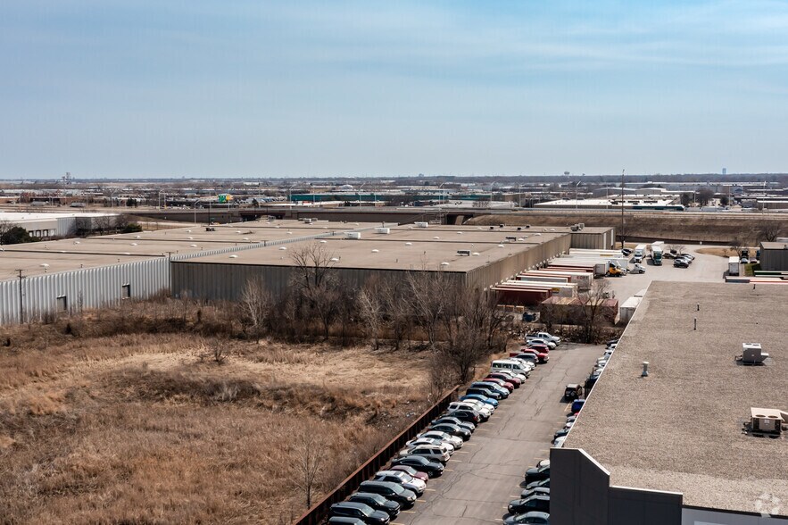 More Photos Of 951-961 Thorndale Ave, Bensenville Warehouse For Lease