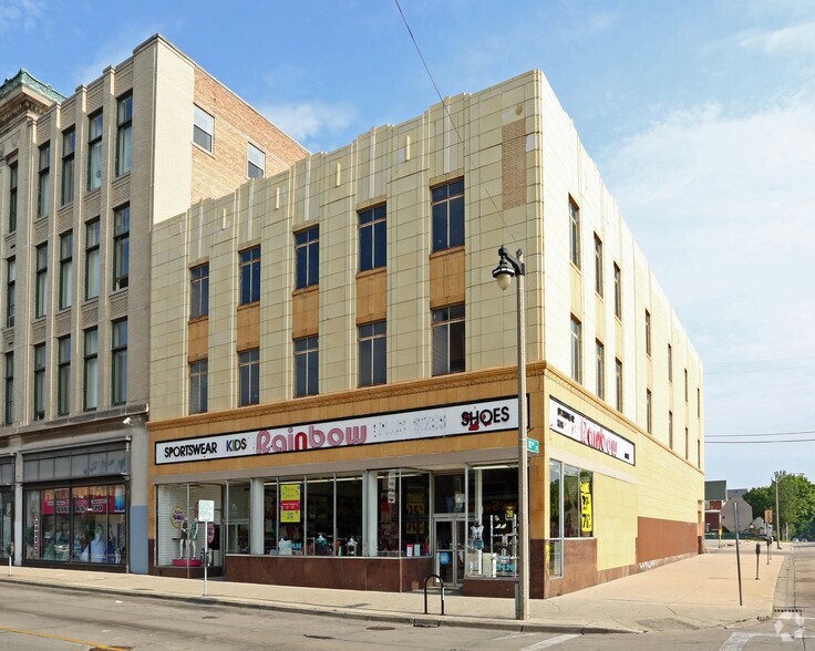 Primary Photo Of 1670 S 11th St, Milwaukee Apartments For Lease