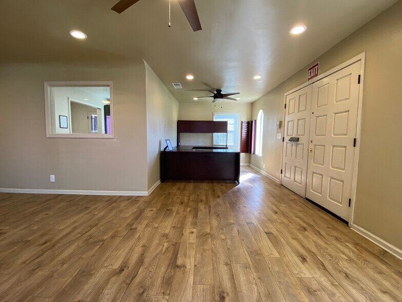 More Photos Of 525 W Kettleman Ln, Lodi Office For Lease
